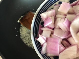 蒜蓉茄汁葱香开背虾 