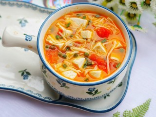 番茄金针菇豆腐汤 