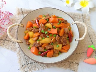 胡萝卜炖牛腩 